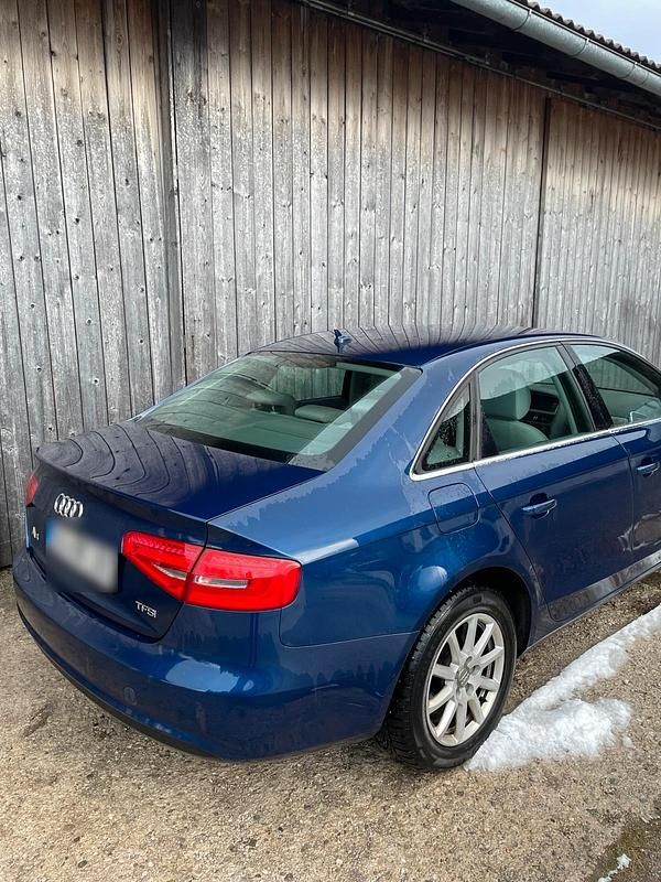 Gebraucht Audi A4 170 PS (125 kW) 2014 Blau Limousine