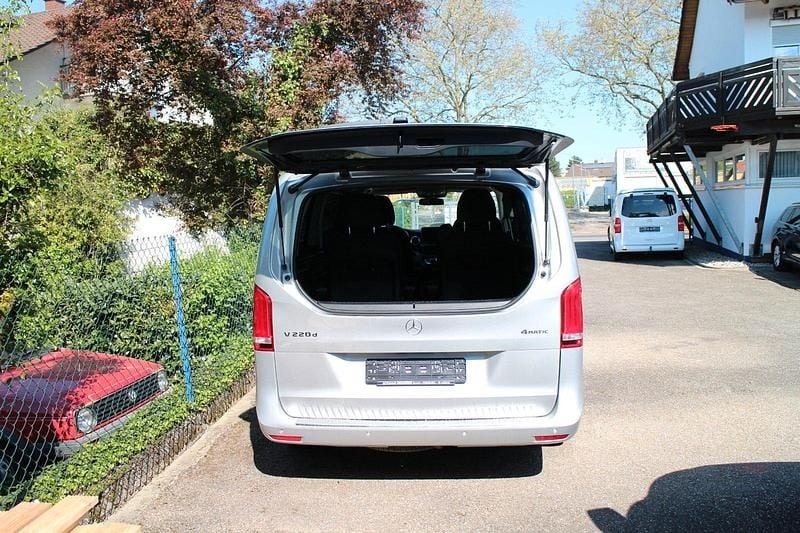 Usata Mercedes V220 Edition 163 CV (119 kW) 2017 Argento Monovolume