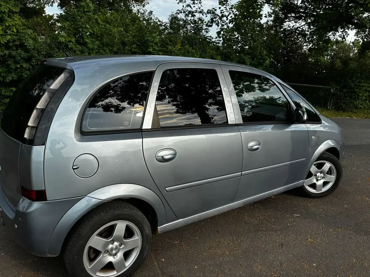 Gebraucht Opel Meriva 105 PS (77 kW) 2006 Silber Van / Kleinbus