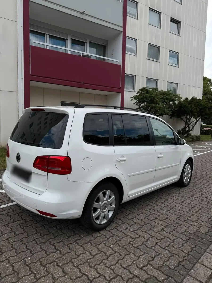 Gebraucht VW Touran 105 PS (77 kW) 2012 Weiß Van / Kleinbus