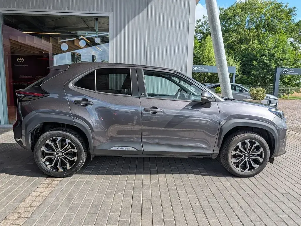 Gebraucht Toyota Yaris Cross Team 116 PS (85 kW) 2022 Marlingrau metallic SUV
