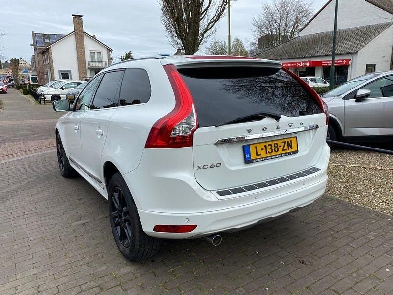 Gebraucht Volvo XC60 Summum 150 PS (110 kW) 2015 Weiß SUV