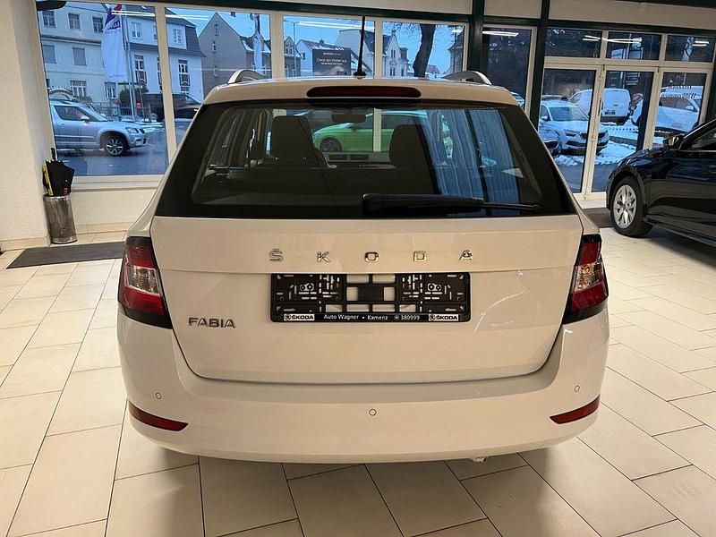 Gebraucht Skoda Fabia Ambition 95 PS (69 kW) 2022 Weiß Kleinwagen