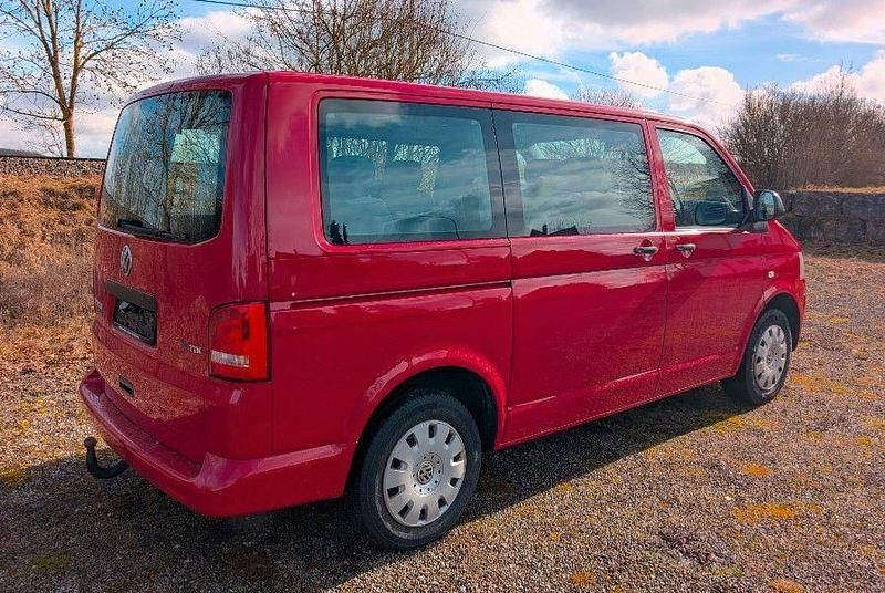 Gebraucht VW Transporter Startline 102 PS (75 kW) 2010 Rot Van