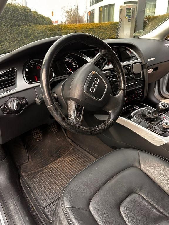 Grau Gebraucht 2009 Audi A5 Sportback Sport Kleinwagen | 9.850 € (Guter Preis) - Bild 1/4