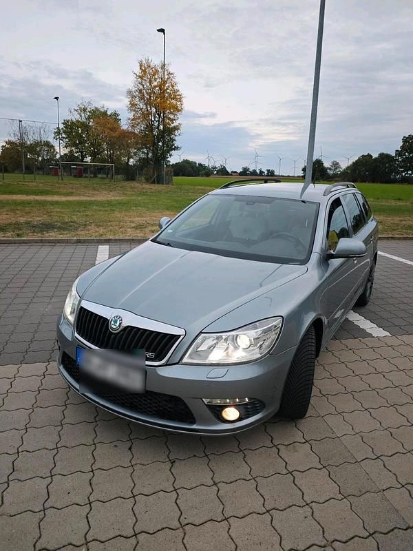 Grau Gebraucht 2012 Skoda Octavia vRS Kombi | 6.800 € (Fairer Preis) - Bild 1/4