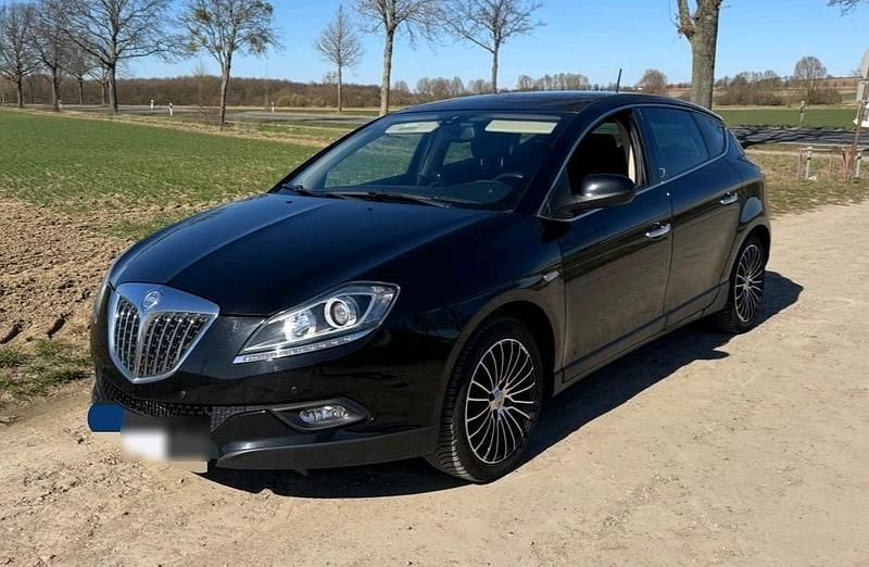 Gebraucht Lancia Delta 200 PS (147 kW) 2011 Schwarz Kleinwagen