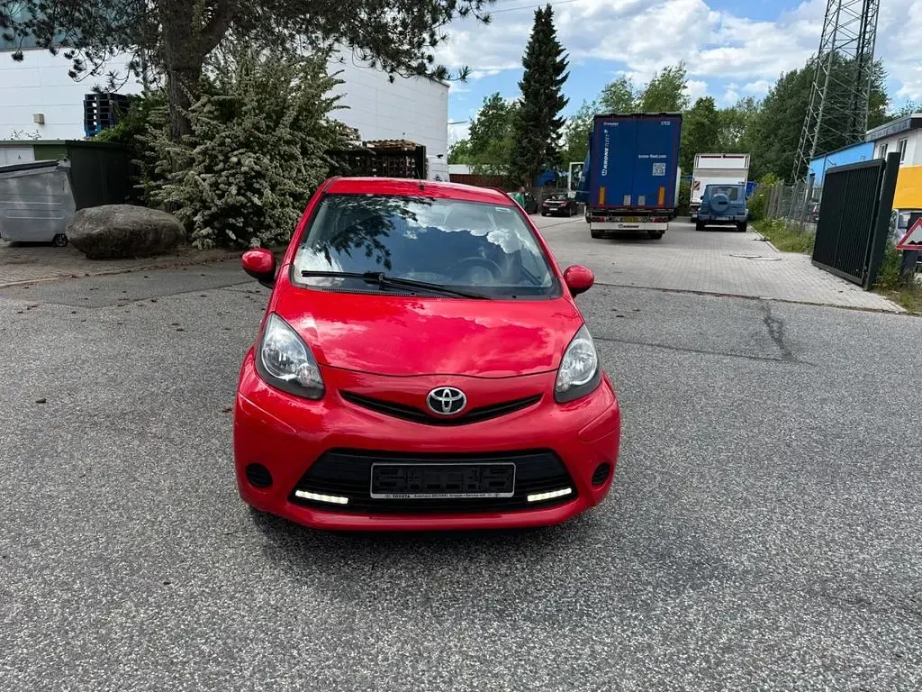 Gebraucht Toyota Aygo Cool 68 PS (50 kW) 2012 Rot Kleinwagen