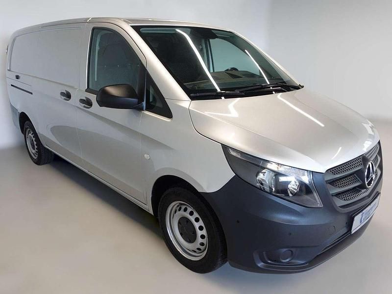 Second-hand Mercedes Vito 163 CP (119 kW) 2022 Argintiu Van