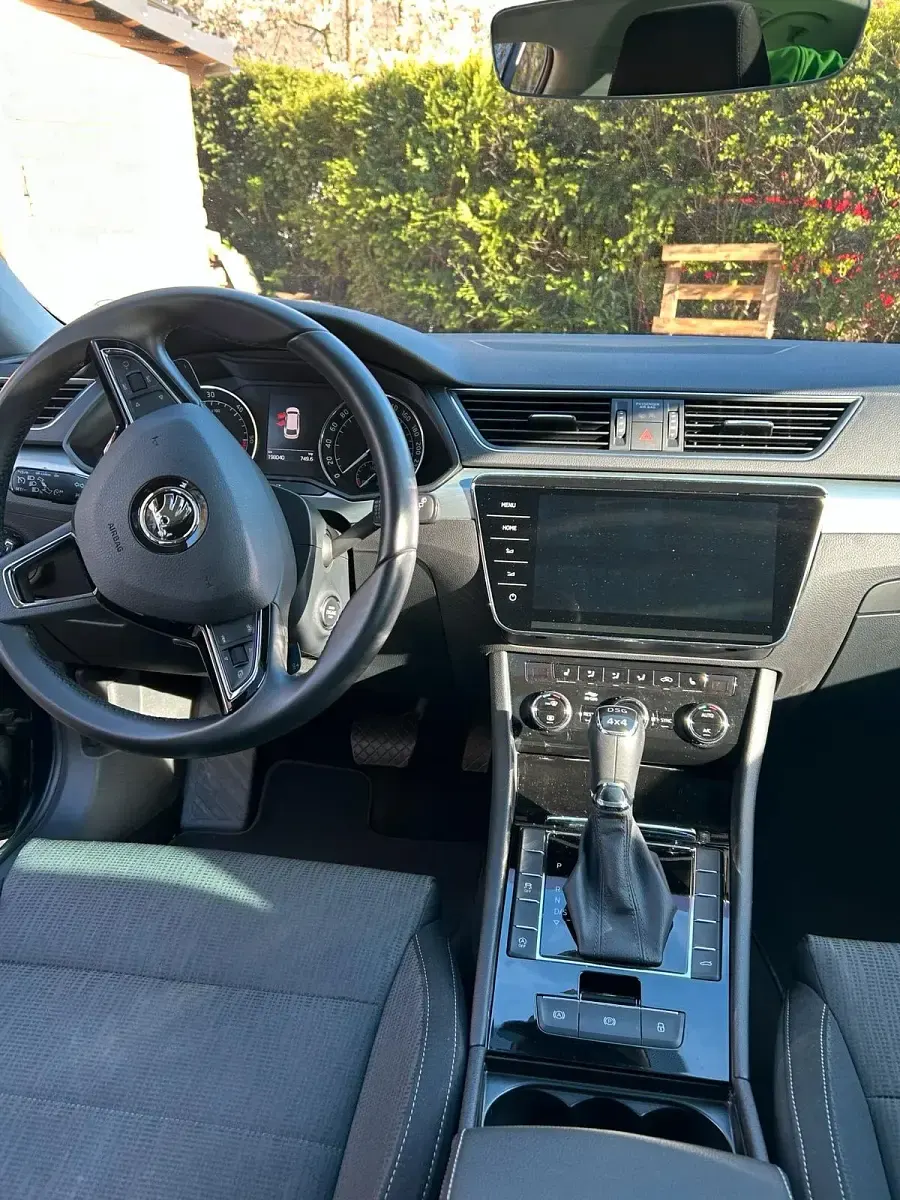 Gebraucht Skoda Superb 190 PS (139 kW) 2019 Blau Kombi