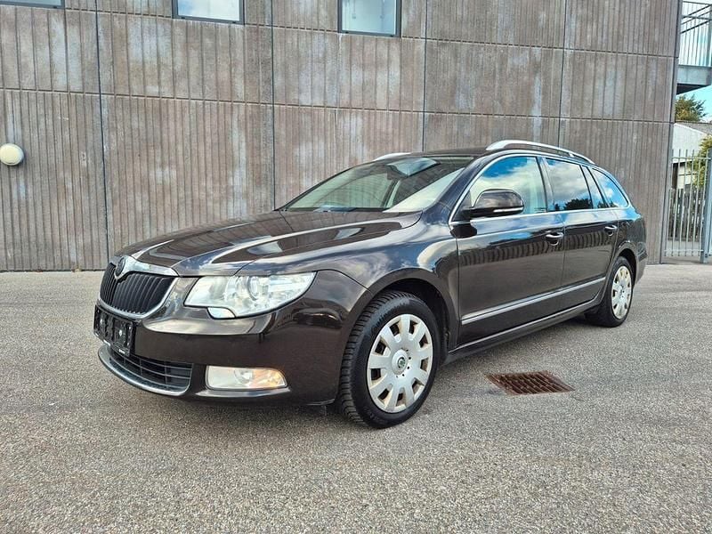 Braun Gebraucht 2012 Skoda Superb Elegance Kombi | 3.850 € (Superpreis) - Bild 1/4