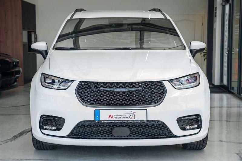 Używany Chrysler Pacifica Limited 291 KM (214 kW) 2023 Biały Minivan