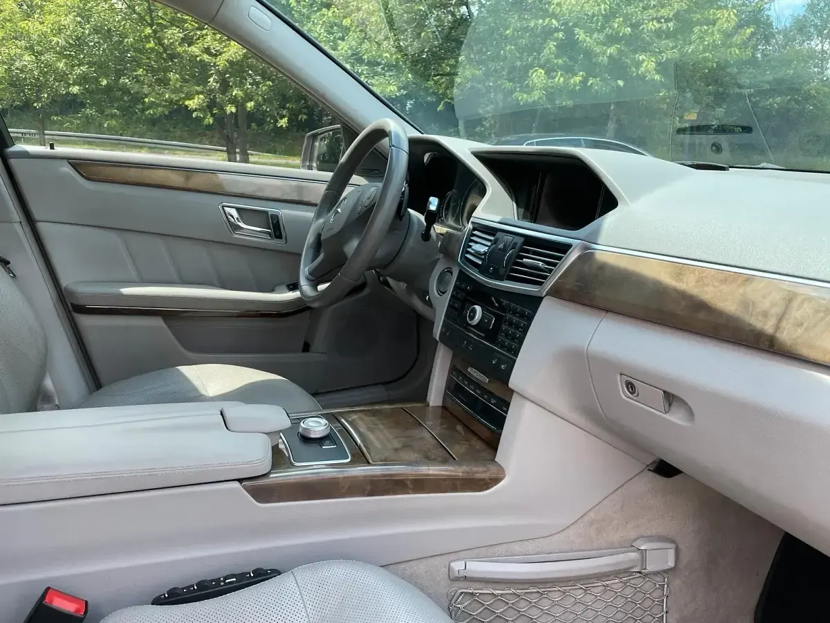Gebraucht Mercedes E350 Elegance 231 PS (169 kW) 2009 Andere farben Limousine