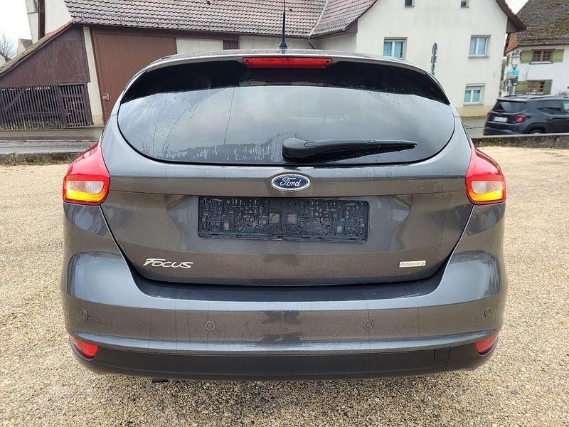 Gebraucht Ford Focus Trend 125 PS (91 kW) 2016 Braun Limousine