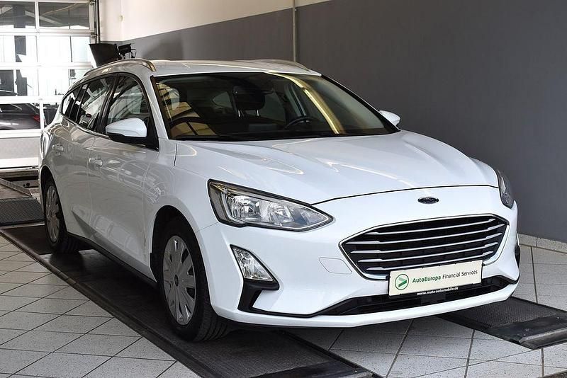 Gebraucht Ford Focus Cool & Connect 125 PS (91 kW) 2019 Weiß Limousine