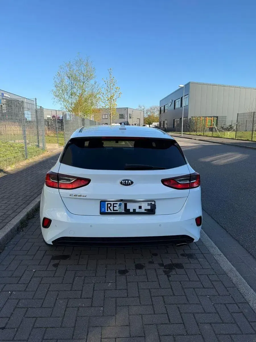 Używany Kia Ceed Edition 7 99 KM (72 kW) 2019 Czarny Hatchback