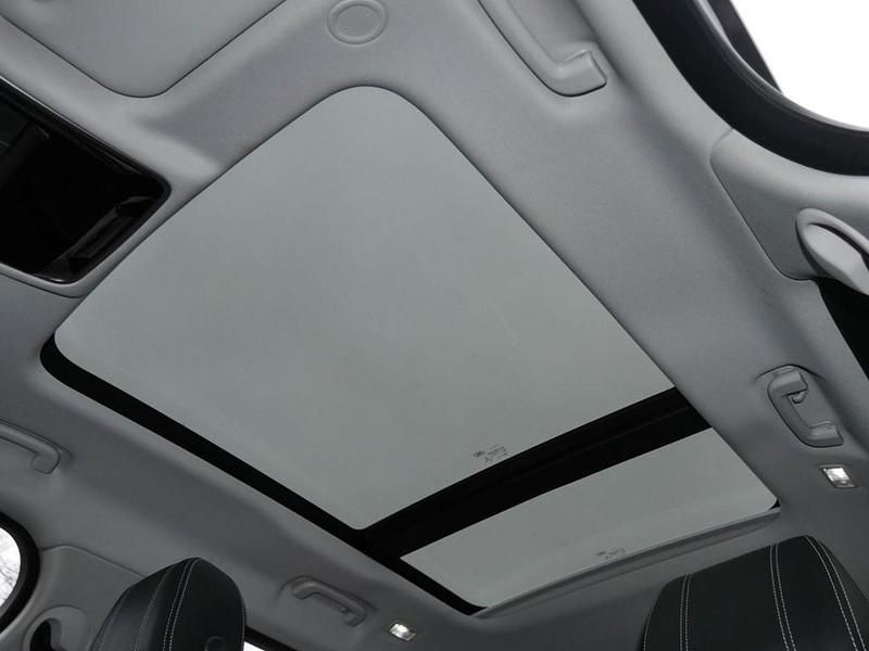 Gebraucht Land Rover Range Rover Velar S 150 PS (110 kW) 2022 Schwarz SUV