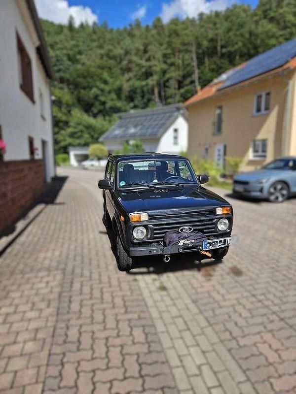 Schwarz Gebraucht 2021 Lada niva SUV | 15.000 € - Bild 1/4