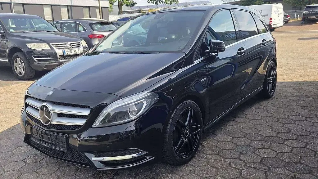 Gebraucht Mercedes B200 156 PS (114 kW) 2012 Schwarz Kleinwagen