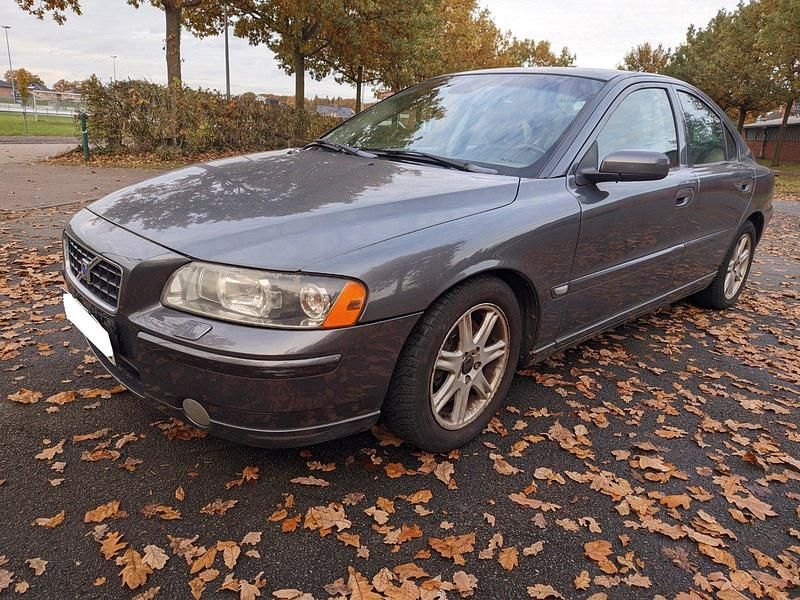 Grau Gebraucht 2005 Volvo S60 Limousine | 2.000 € (Guter Preis) - Bild 1/4