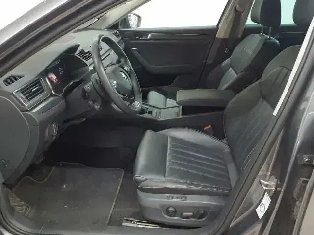 Gebraucht Skoda Superb Style 150 PS (110 kW) 2023 Grau Kombi