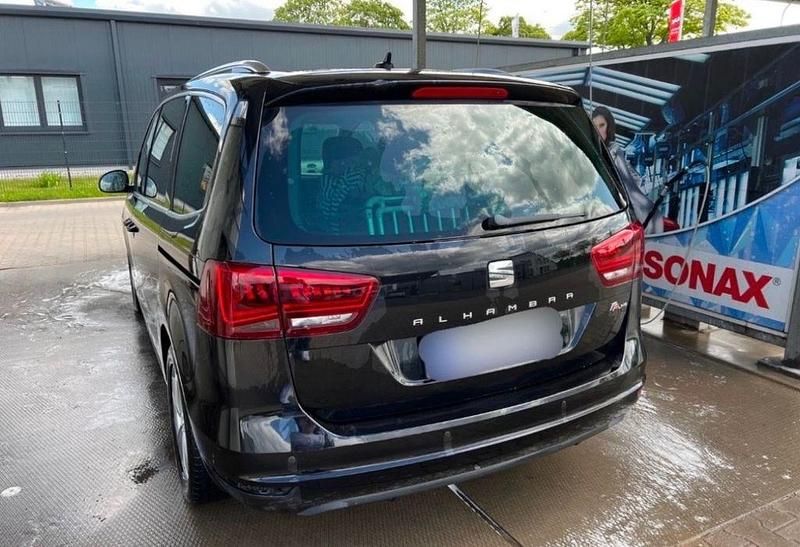 Schwarz Gebraucht 2017 Seat Alhambra FR-Line Van / Kleinbus | 19.000 € (Superpreis) - Bild 1/4