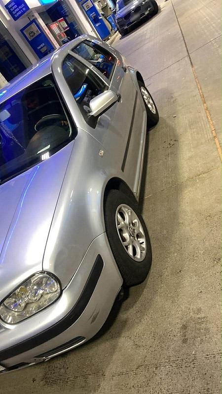 Gebraucht VW Golf IV 2003 Silber Kleinwagen