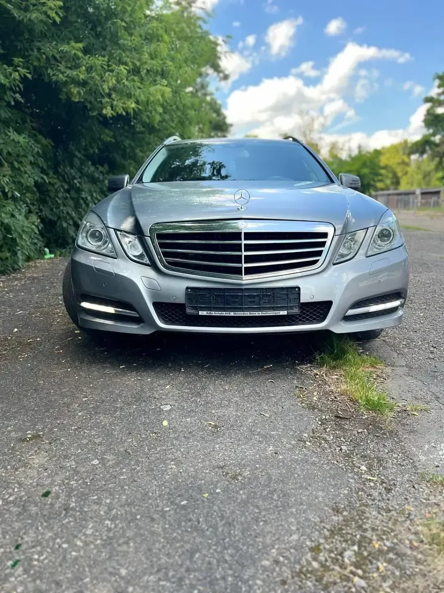 Gebraucht Mercedes E300 Avantgarde 231 PS (169 kW) 2011 Grau Kombi