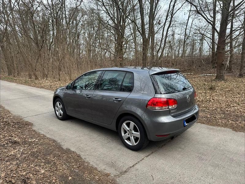 Gebraucht VW Golf VI Team 105 PS (77 kW) 2011 Grau Kleinwagen