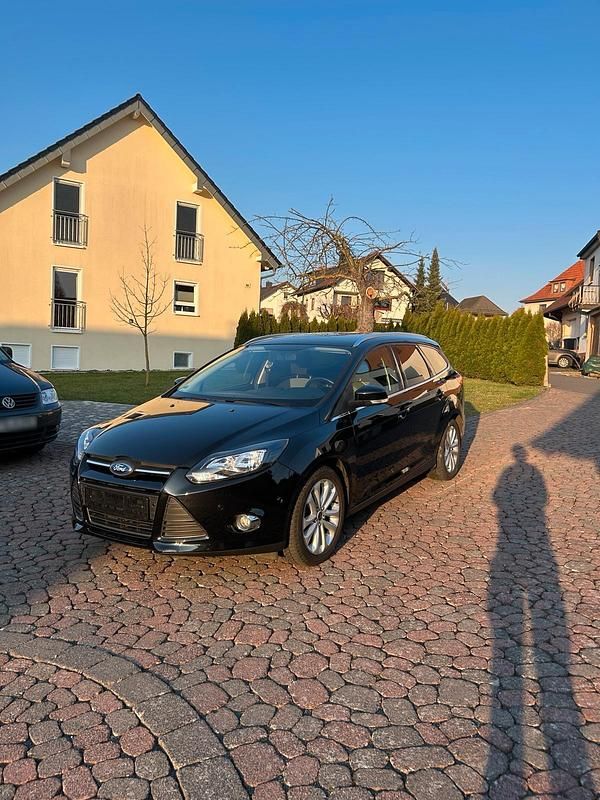 Gebraucht Ford Focus 105 PS (77 kW) 2012 Schwarz Kombi