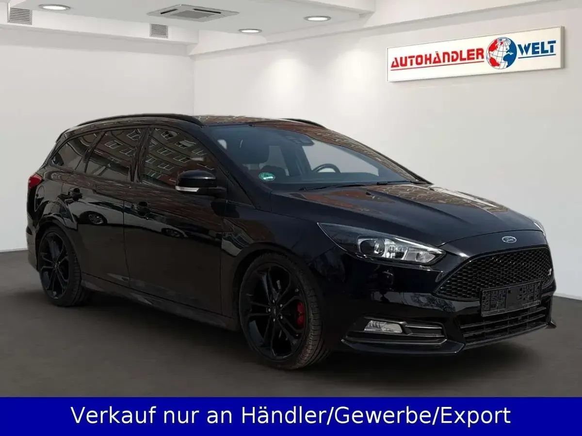 Second-hand Ford Focus ST 250 CP (183 kW) 2017 Negru Break