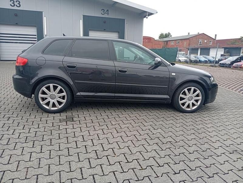 Grau Gebraucht 2005 Audi A3 Ambition Limousine | 3.600 € (Fairer Preis) - Bild 1/4
