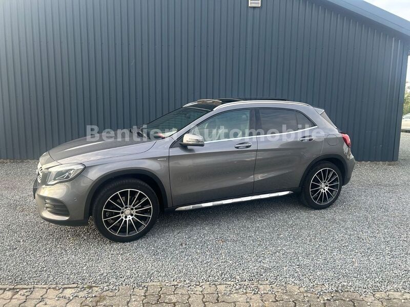 Grau Gebraucht 2017 Mercedes GLA220 Edition SUV | 23.980 € (Fairer Preis) - Bild 1/4