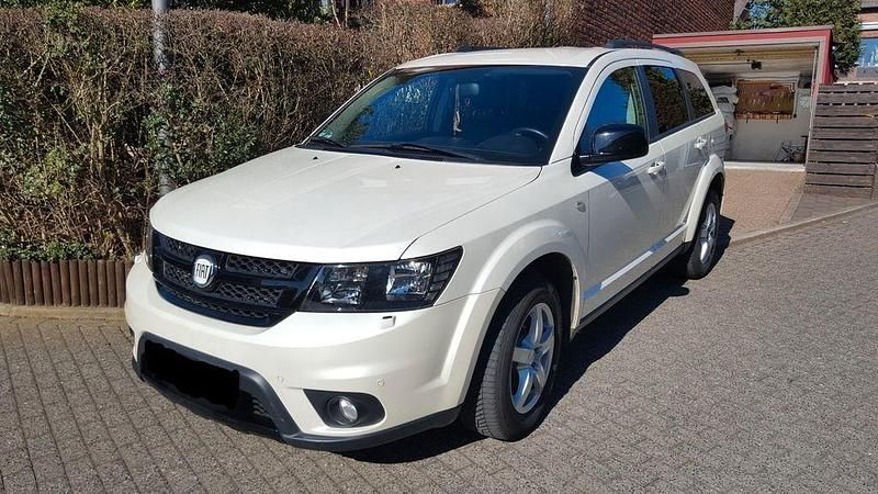 Weiß Gebraucht 2016 Fiat Freemont SUV | 9.900 € (Superpreis) - Bild 1/4
