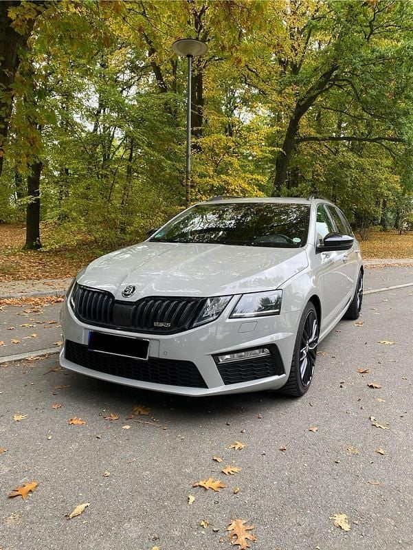 Grau Gebraucht 2017 Skoda Octavia RS Kombi | 15.000 € (Superpreis) - Bild 1/4