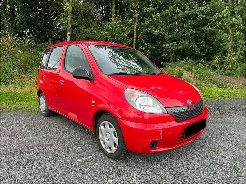 Rot Gebraucht 2001 Toyota Yaris Verso Van / Kleinbus | 1.950 € (Superpreis) - Bild 1/4
