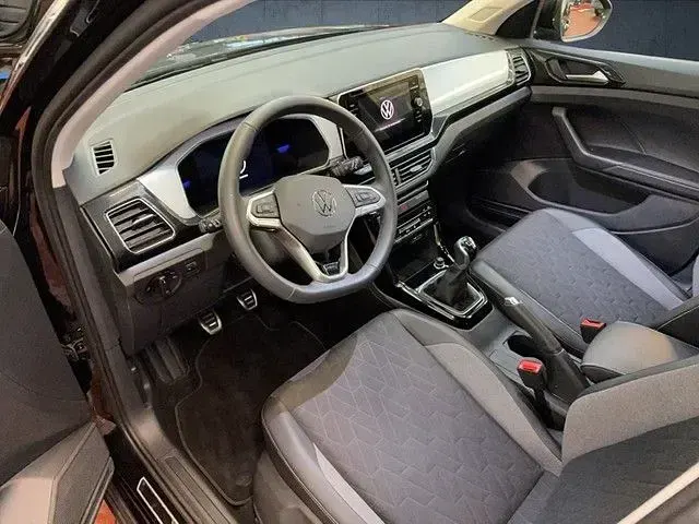 Gebraucht VW T-Cross Life 95 PS (69 kW) 2025 Deep black perleffekt SUV