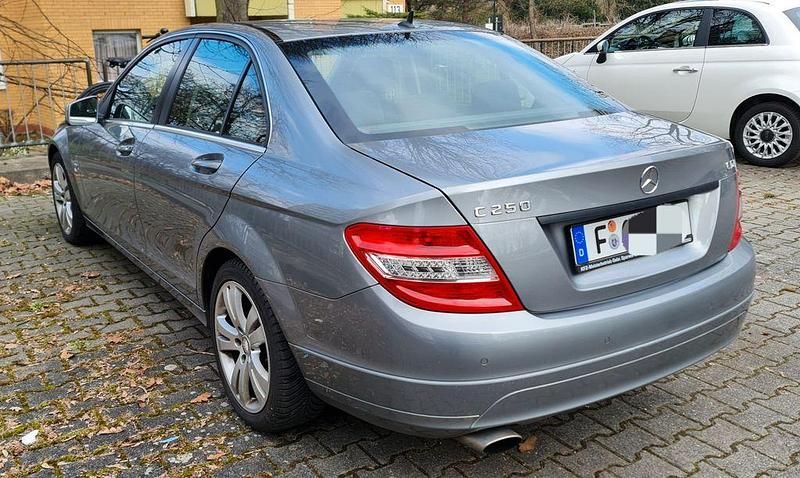 Gebraucht Mercedes C250 204 PS (150 kW) 2010 Grau Limousine