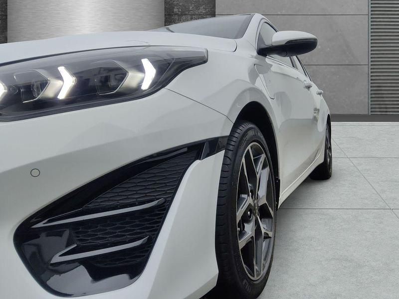 Gebraucht Kia Ceed Sportswagon Platinum Edition 141 PS (103 kW) 2024 Weiß Kombi