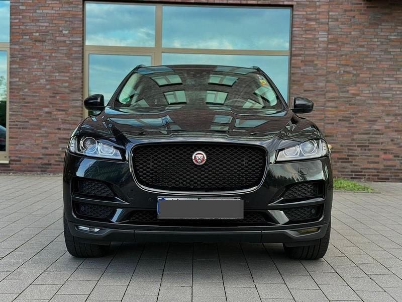 Schwarz Gebraucht 2017 Jaguar F-Pace SUV | 11.990 € - Bild 1/4