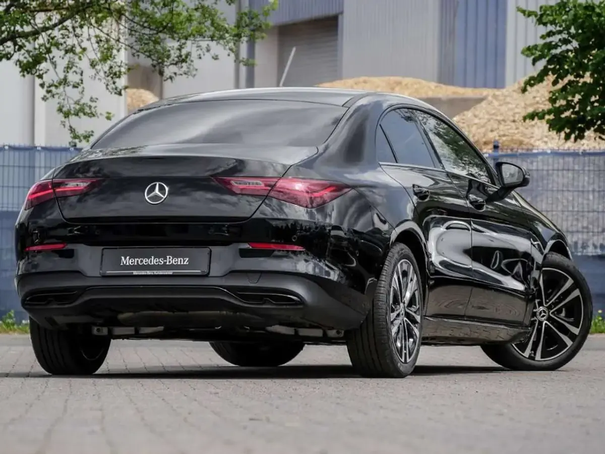 Gebraucht Mercedes CLA180 Progressive 136 PS (100 kW) 2025 Schwarz metalliclack kosmossch Limousine
