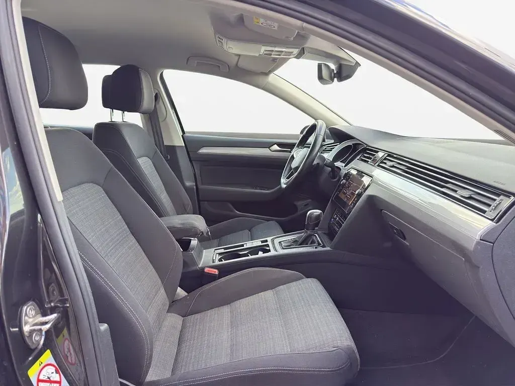 Gebraucht VW Passat Business 150 PS (110 kW) 2020 Grau Kombi
