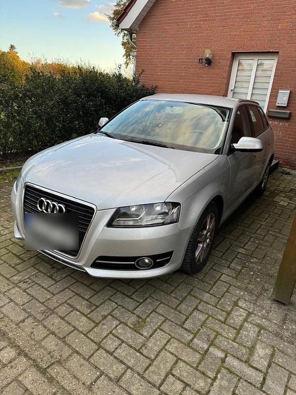 Silber Gebraucht 2012 Audi A3 Sportback Kombi | 10.900 € (Teuer) - Bild 1/3