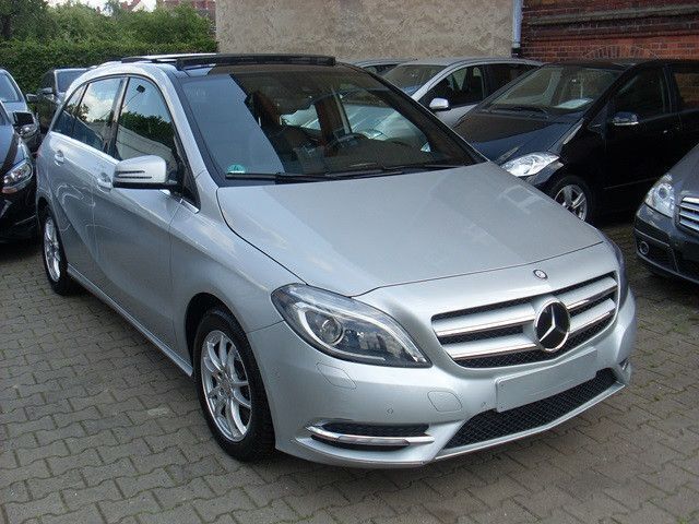 Gebraucht Mercedes B200 156 PS (114 kW) 2012 Silber Van / Kleinbus