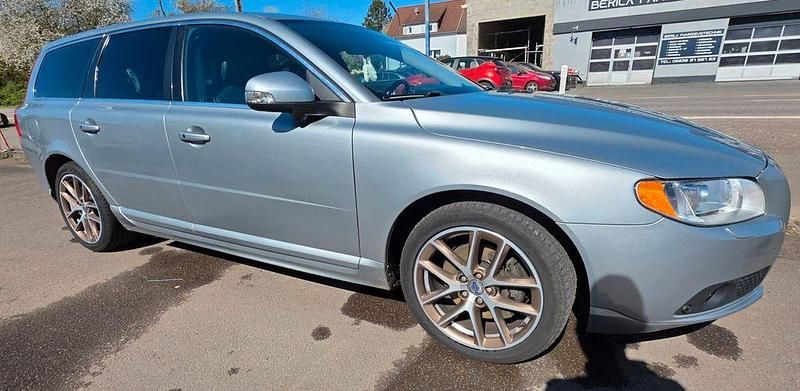Gebraucht Volvo V70 Summum 163 PS (119 kW) 2010 Silber Kombi