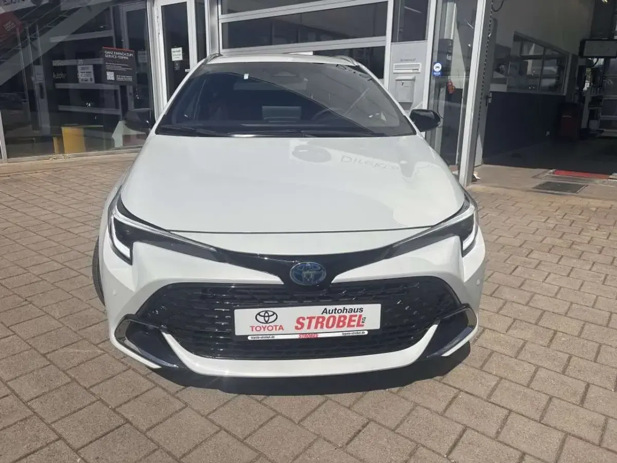 Neu Toyota Corolla 178 PS (130 kW) 2026 Grau Kombi