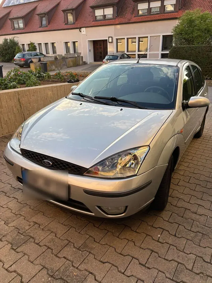Gebraucht Ford Focus Ghia 116 PS (85 kW) 2002 Silber Kombi