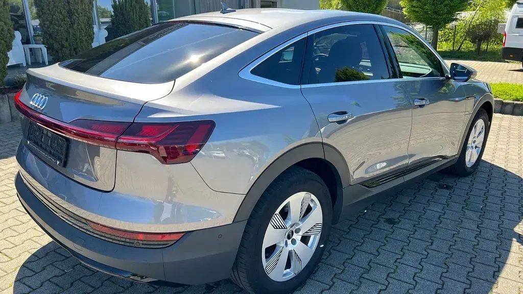 Second-hand Audi e-tron Sportback Basis 230 kW (313 CP) 2021 Gri SUV