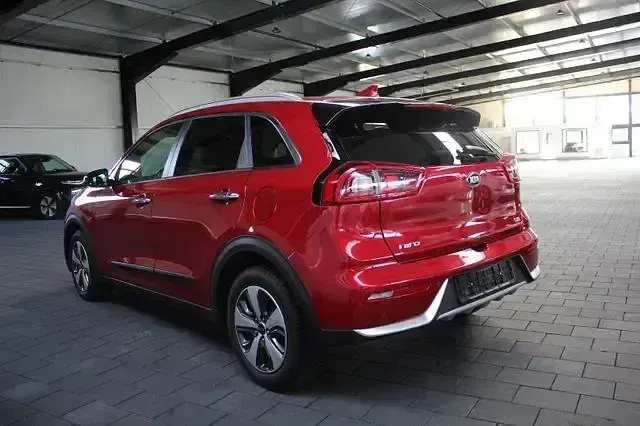 Używany Kia Niro Vision 141 KM (103 kW) 2019 Czerwony SUV