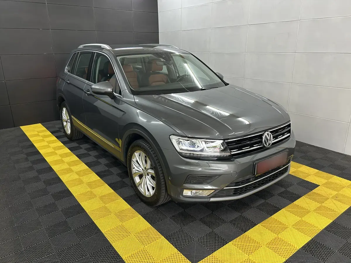 Gebraucht VW Tiguan Highline 150 PS (110 kW) 2016 Metallic SUV